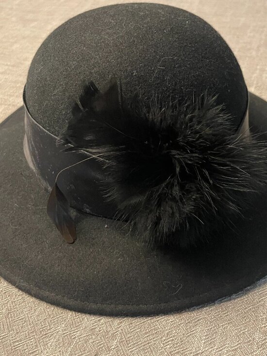 Amanda Smith Accessories - Amanda Smith 100% Wool Dress Hat Made in Italy Black Feather Women's
